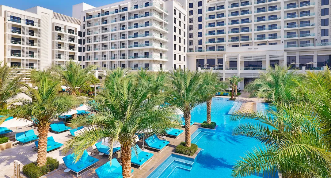 Hilton Abu Dhabi Yas Island - Pool Lounge