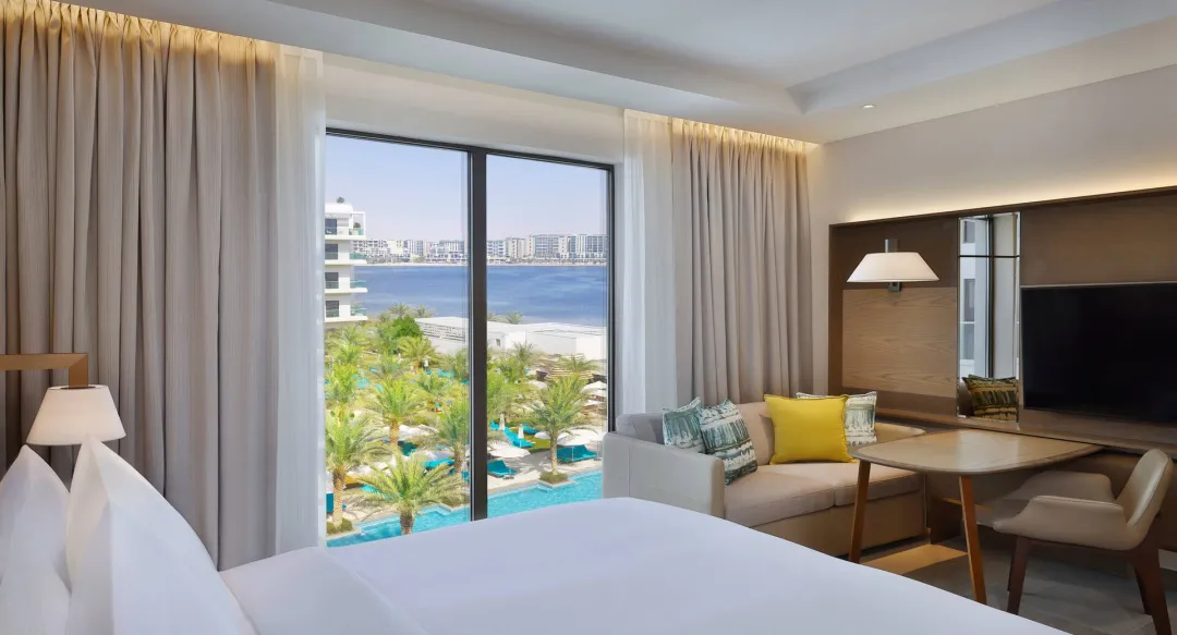 King Deluxe Room with Pool View & Yas Theme Park Access - Bedroom with Pool View
