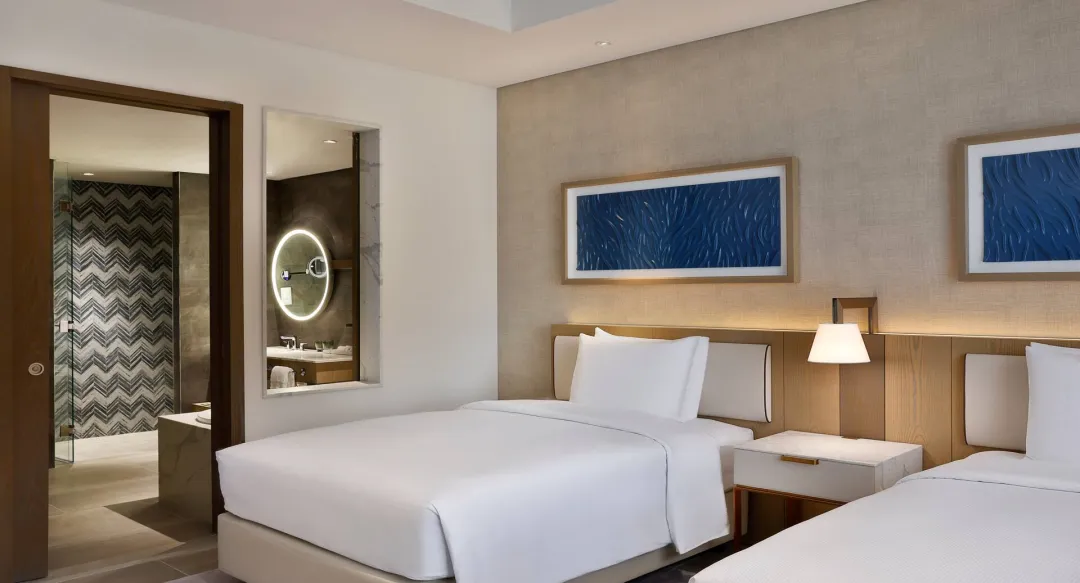Two Double Beds Deluxe Room with Pool View & Yas Theme Park Access - Twin Bed