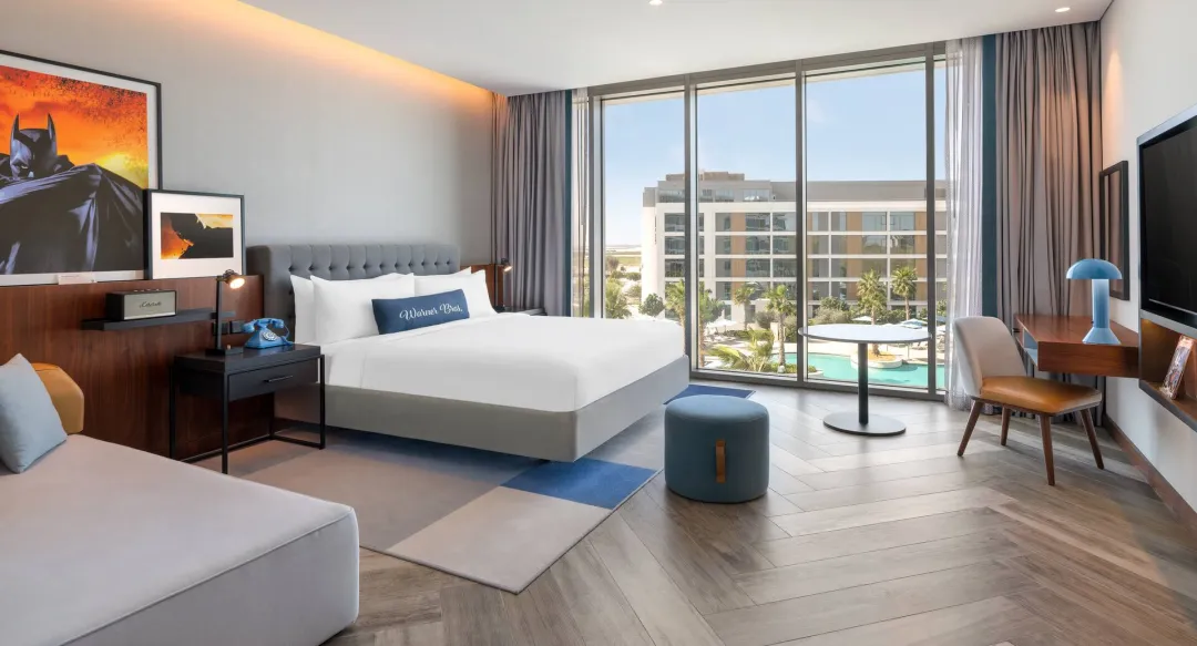 King Artist Room with Pool View - Bedroom with Pool View