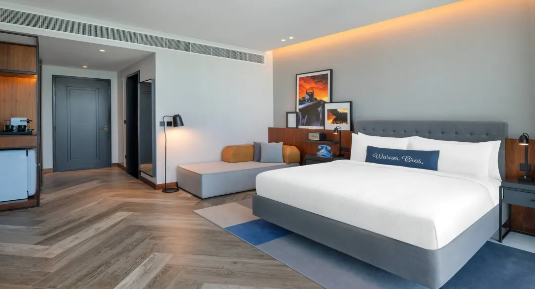 King Artist Room with Pool View - Bedroom