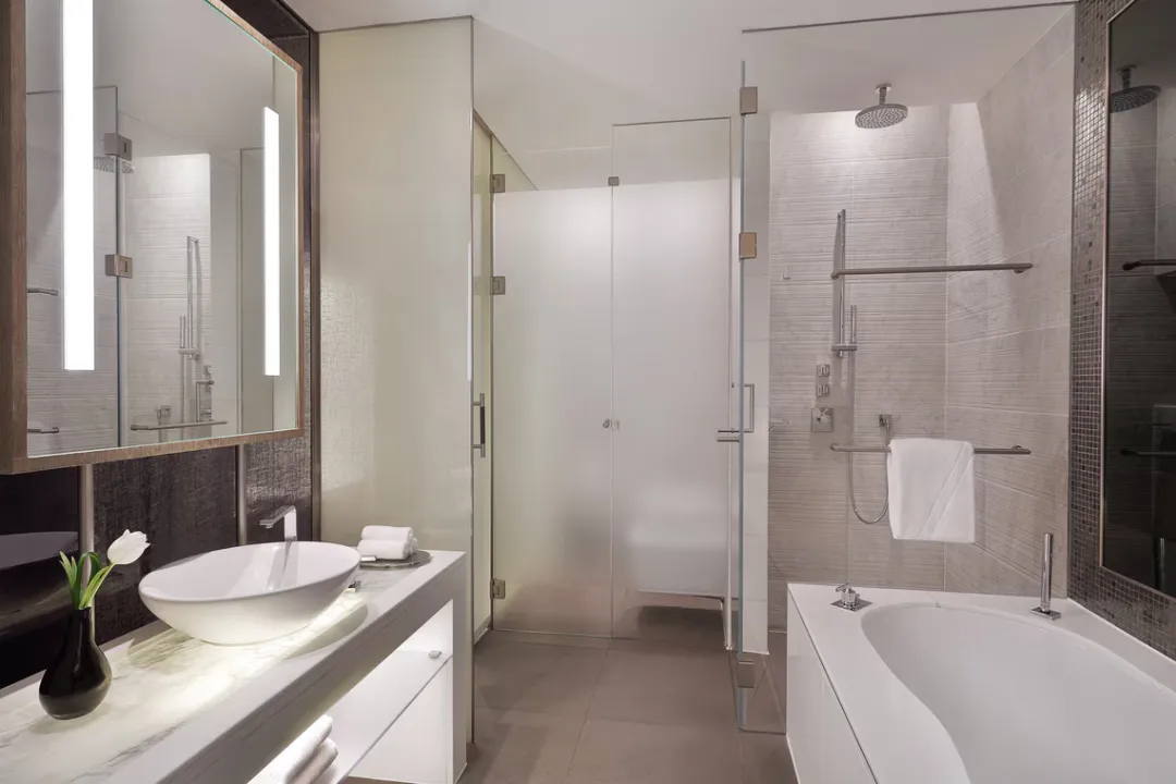 Spectacular Twin - Bathroom