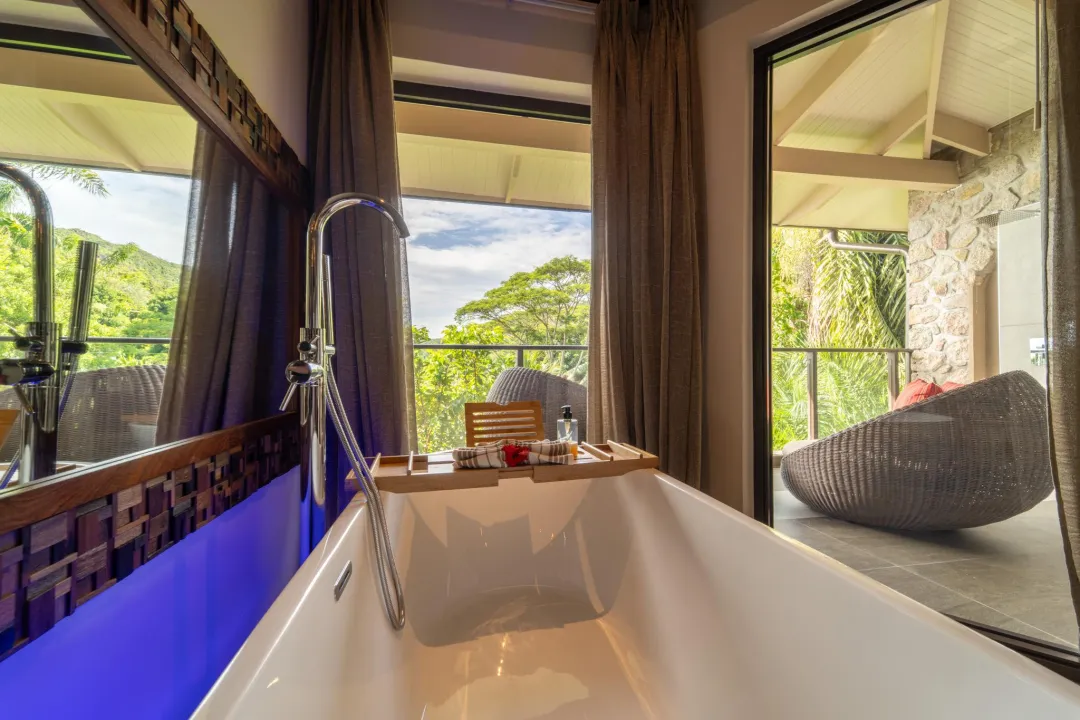 Coco De Mer - Junior Suite Bathtub