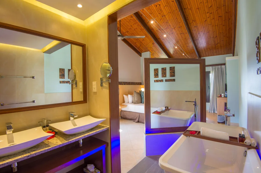 Coco De Mer - Standard Room Bathroom