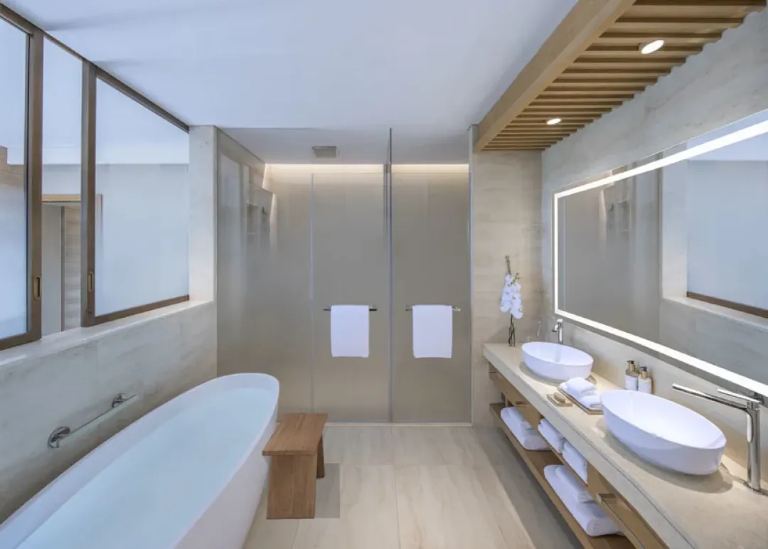 Deluxe Pool Front Room - Bathroom
