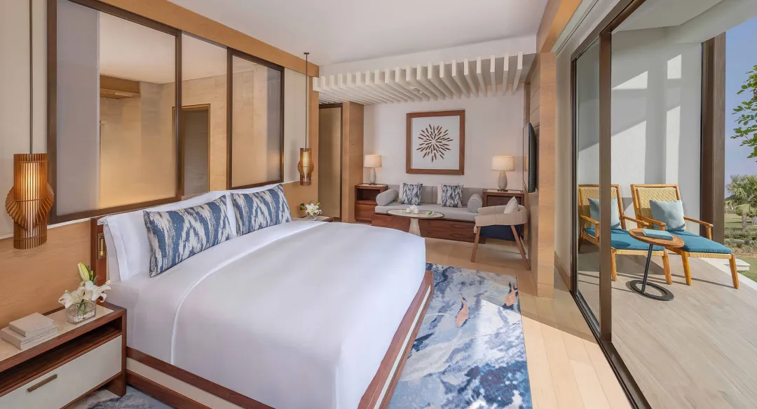 Deluxe Pool Front Room - Bedroom