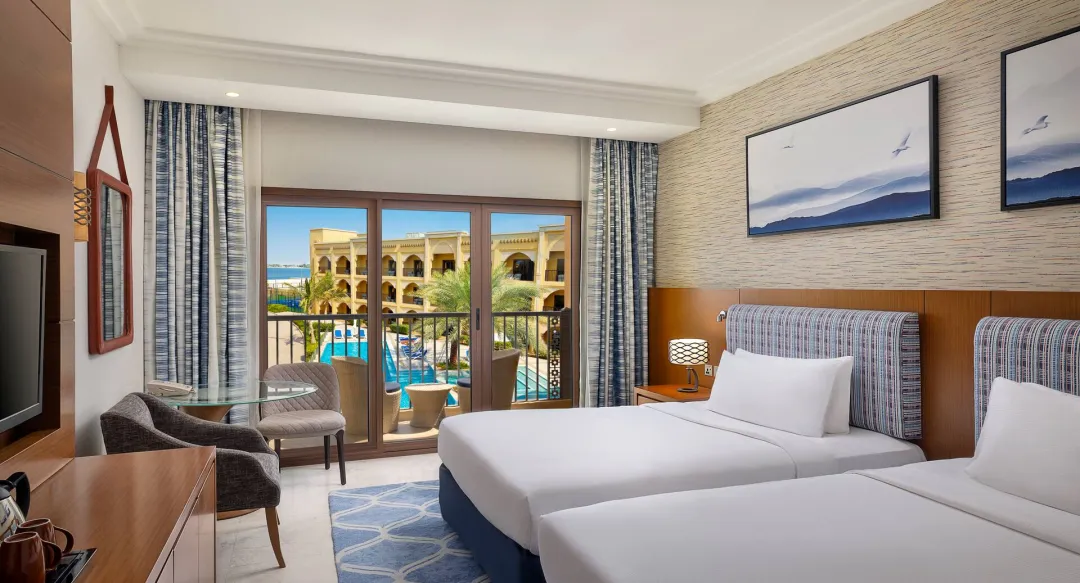 Guest Room with Pool View - Twin Bed