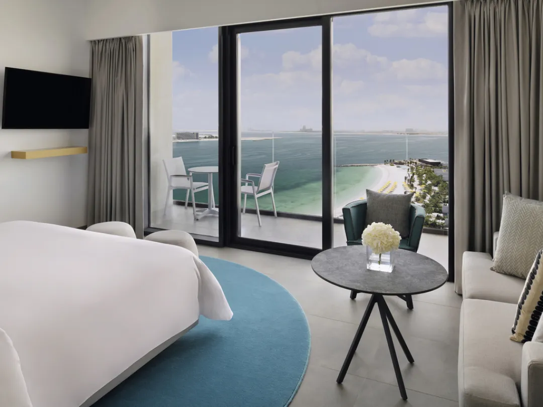 Deluxe Beach and Pool View Room - Bedroom with View