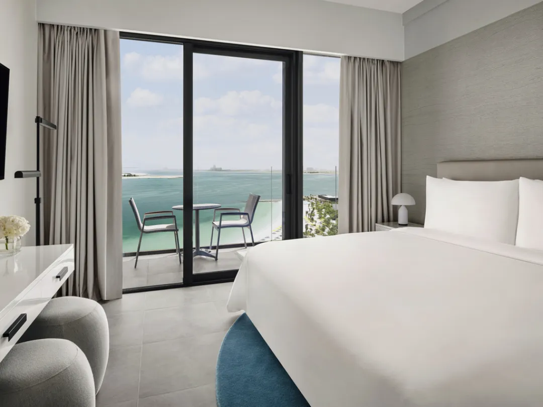 Deluxe Beach and Pool View Room - Bedroom