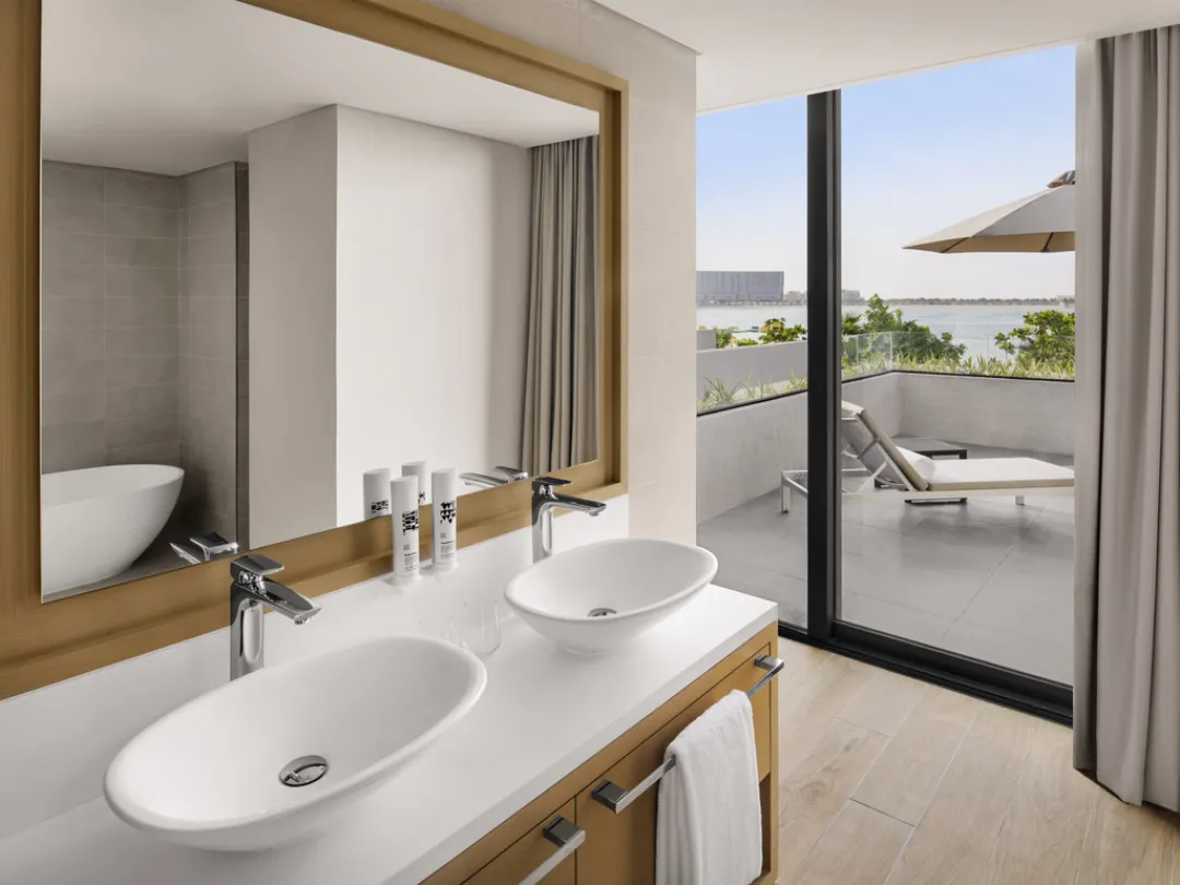 Beachfront Junior Suite with Private Terrace - Bathroom