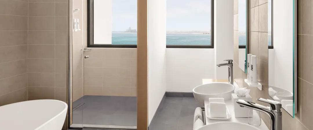 Panoramic Bridge Suite - Bathroom