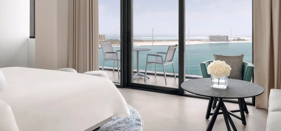 Panoramic Bridge Suite - Bedroom with View