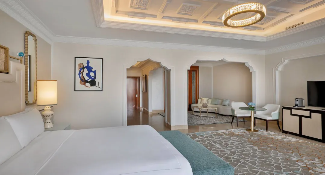 King Deluxe Room - Bedroom