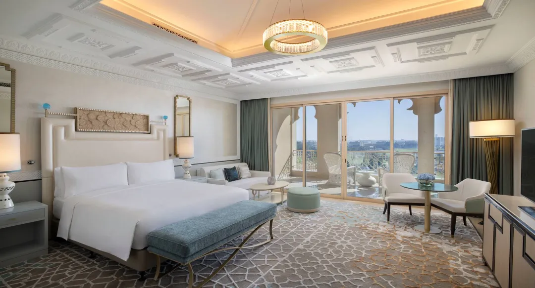 King Premier Golf Course View Room - Bedroom