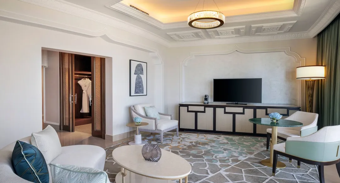 King Premier Ocean View Room - Seating Aeria