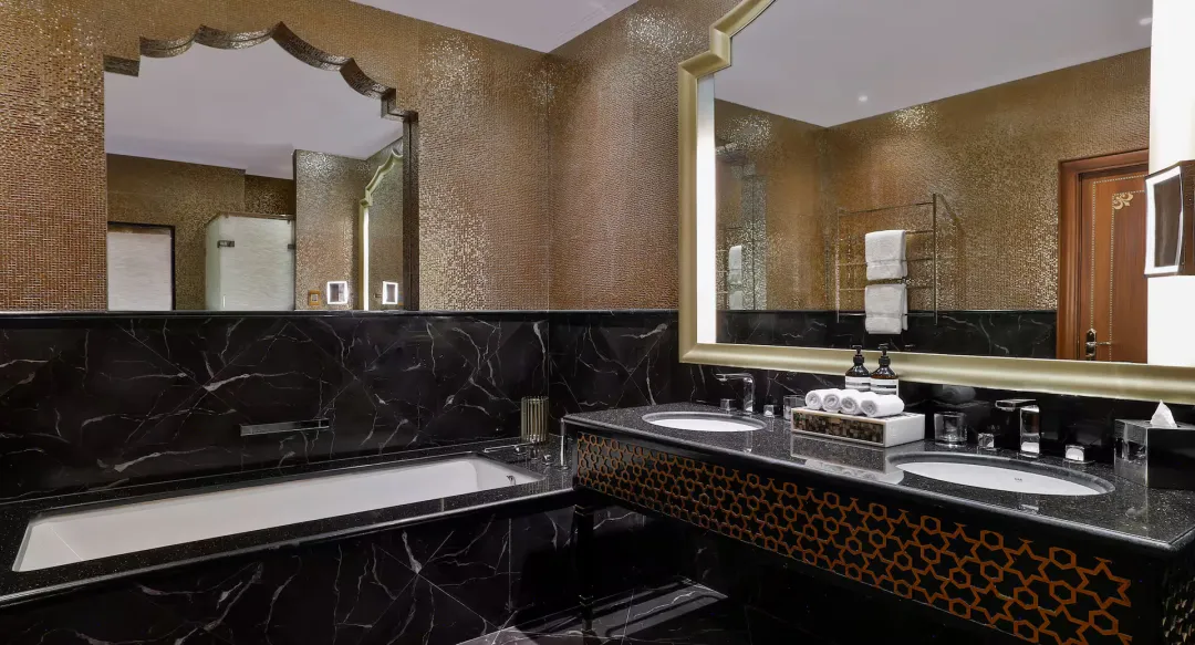 Two Queen Beds Premier Ocean View Room - Bathroom