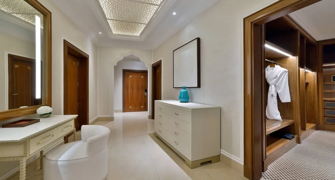 Two Queen Beds Premier Ocean View Room - Walking in Closet