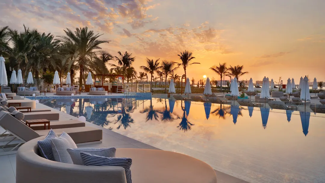 Sunset Beach Lounge