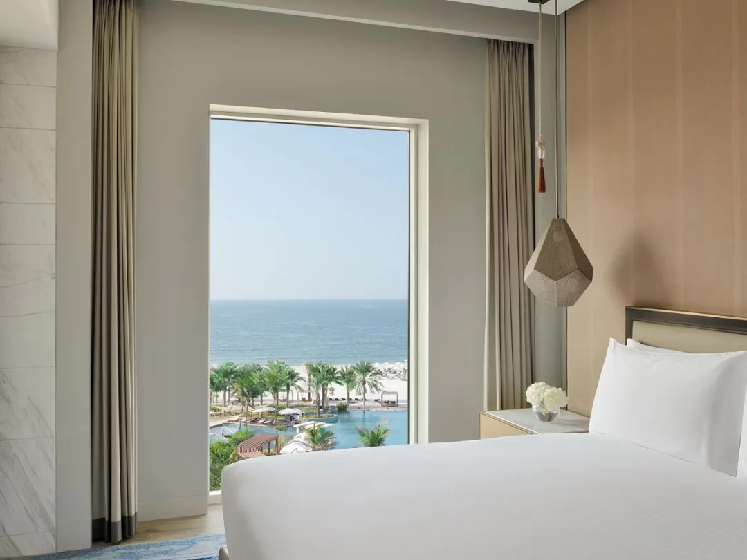 One Bedroom Sea View Suite - Bedroom