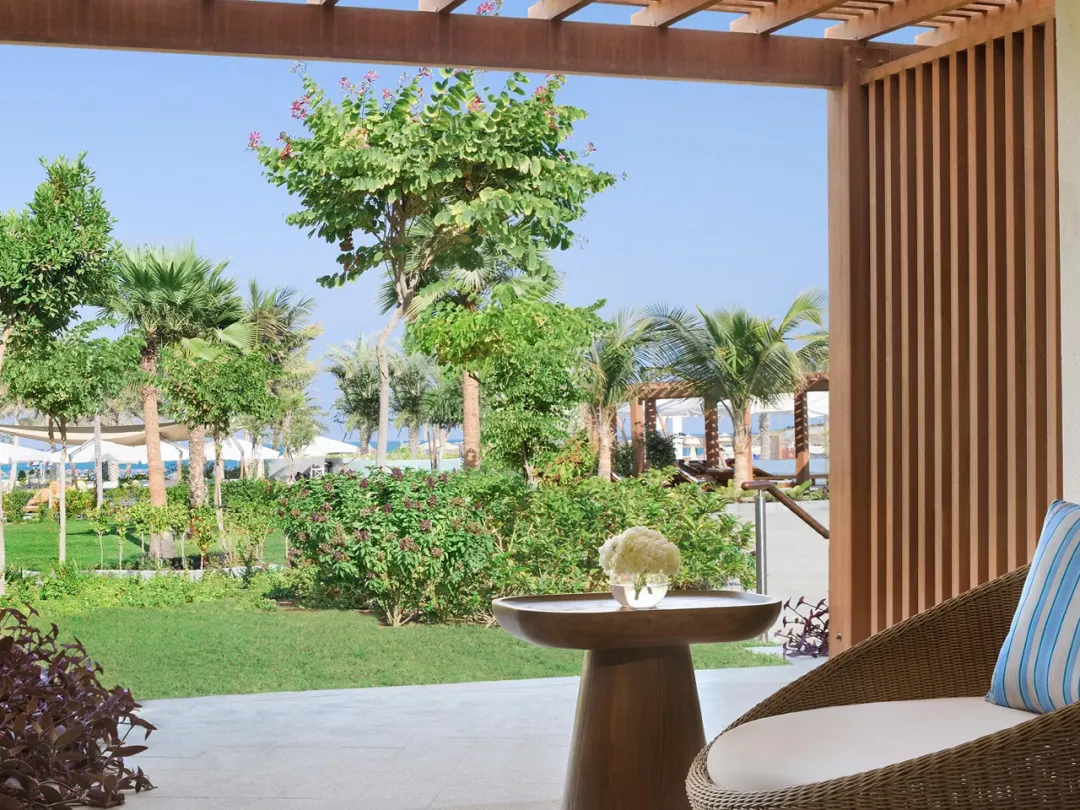 Garden Terrace One Bedroom Suite - Terrace Lounge with Garden View