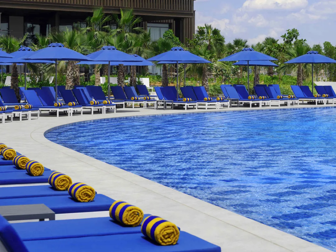 Movenpick Resort Al Marjan Island - Pool Lounge