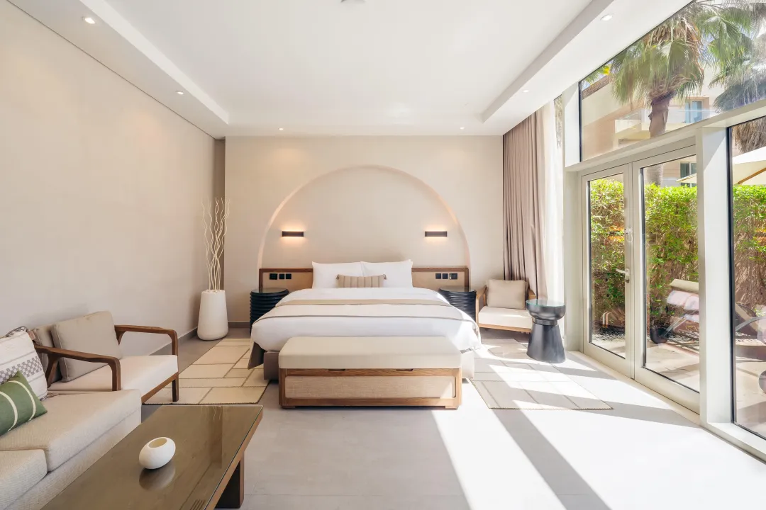 Wellness Room with Pool Access - Bedroom