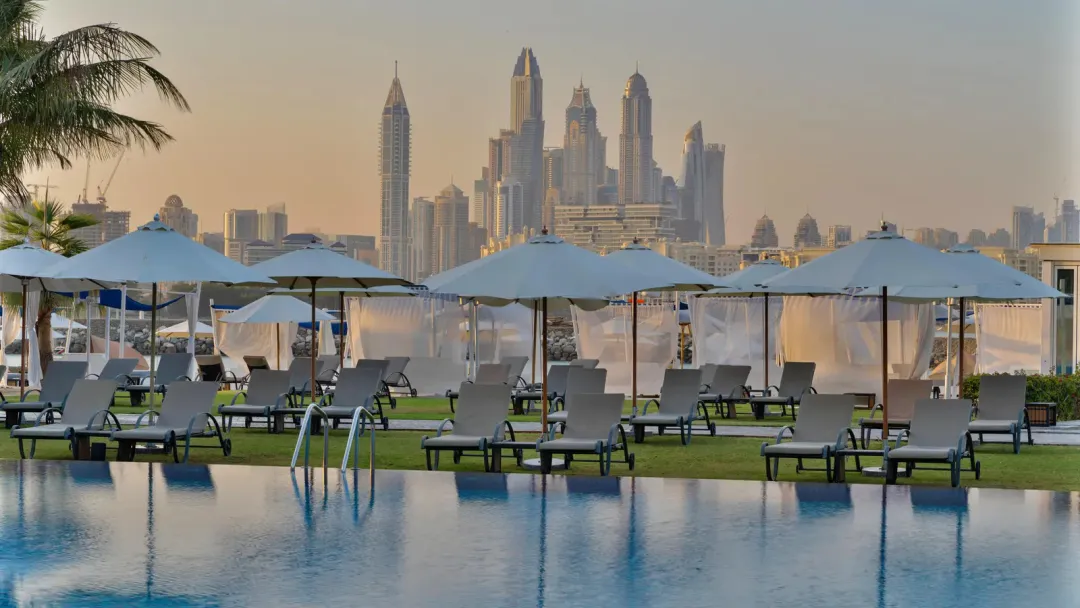 Rixos-The-Palm-Poolside