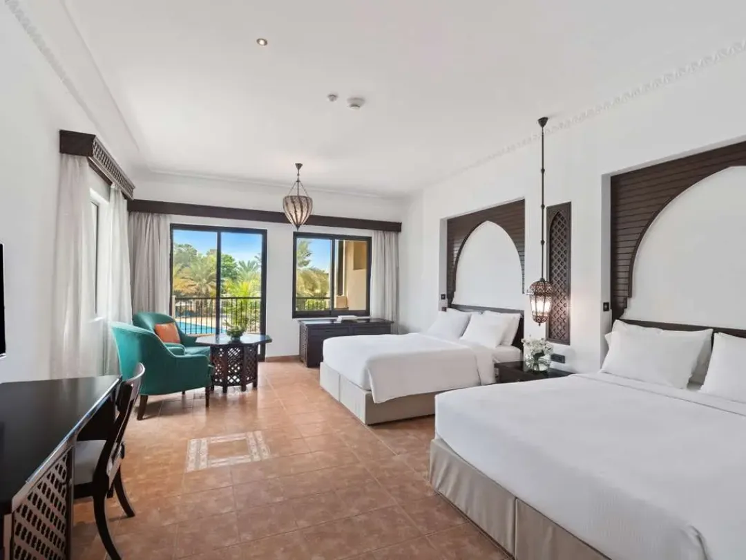 Family Room Pool View - Twin Bed