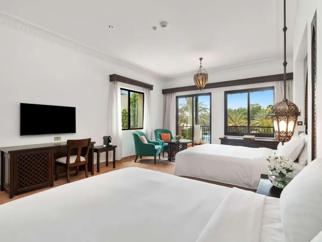 Family Room Pool View - Twin Bed View
