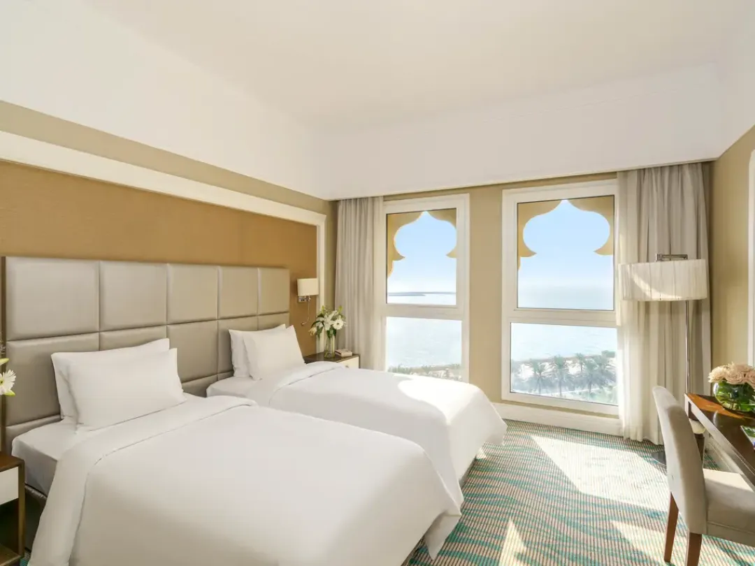 Deluxe Room Pool or Sea View - Twin Bed