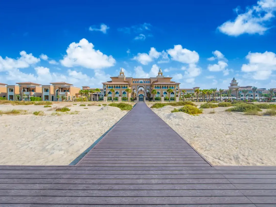Rixos-Premium-Saadiyat-Island-Path-to-Entrance