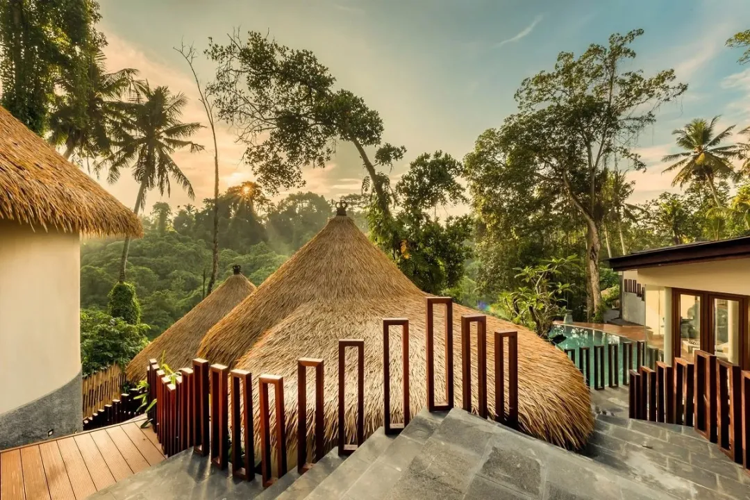 Tanadewa-Resort-Ubub-Steps-to-the-Pool