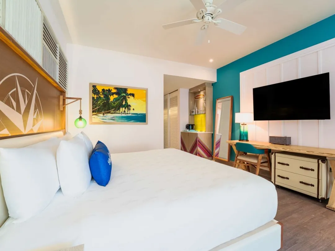 Island Oasis Suite- Bedroom