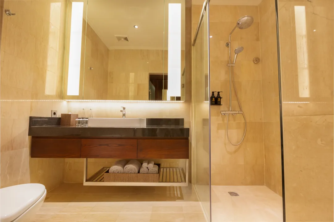 Puri Santrian - Deluxe Room - Bathroom