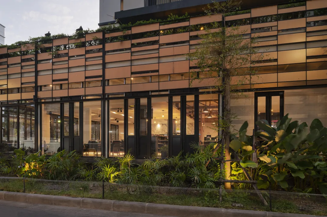 Cross Vibe Sukhumvit Hotel  - Cafe