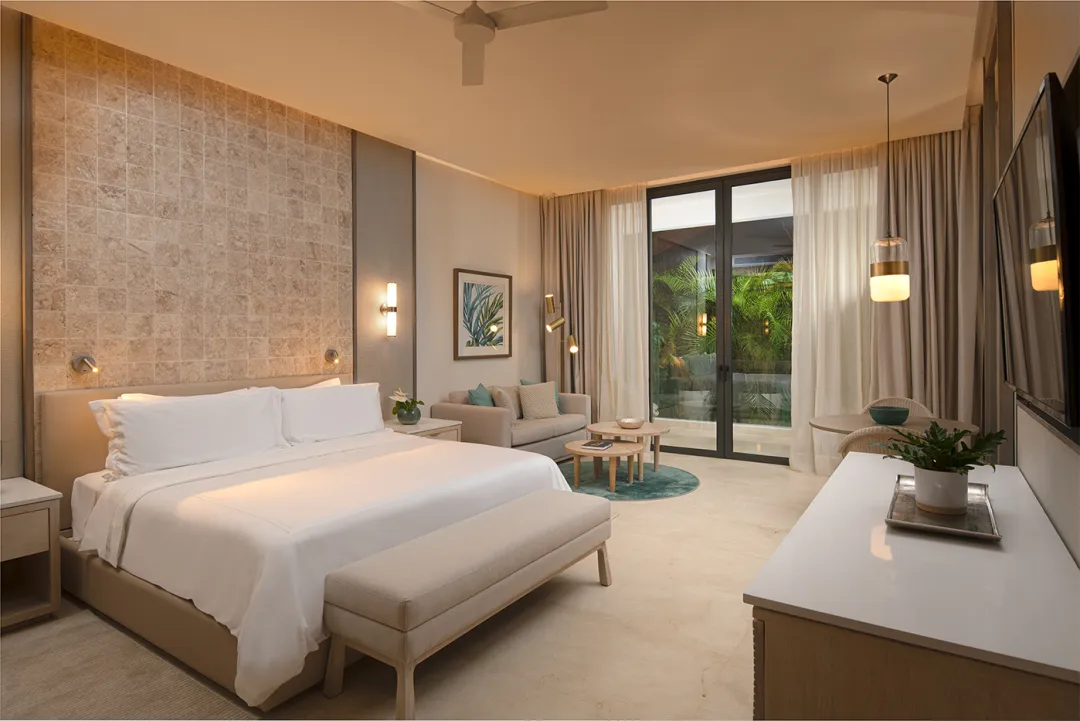 Premier Junior Suite Balcony - King Bed
