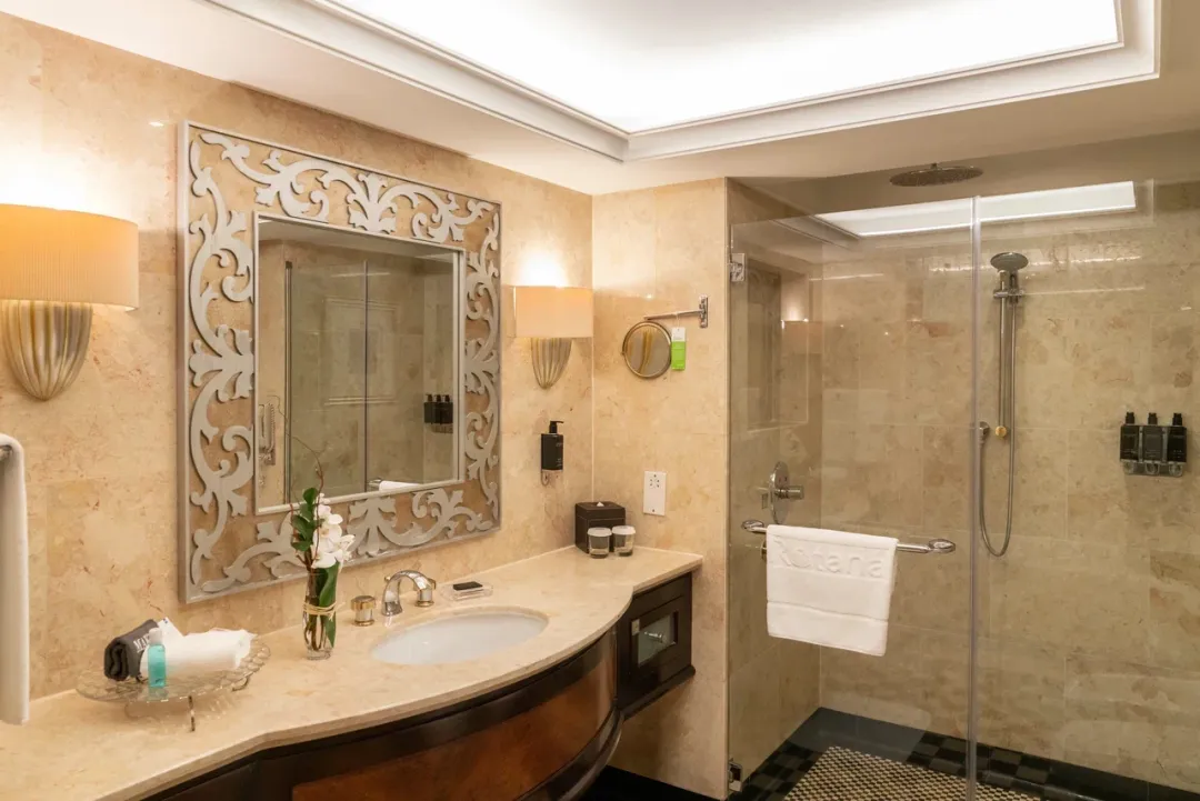 Beach Rotana Hotel - Spacious Sea view room with balcony - Bathroom