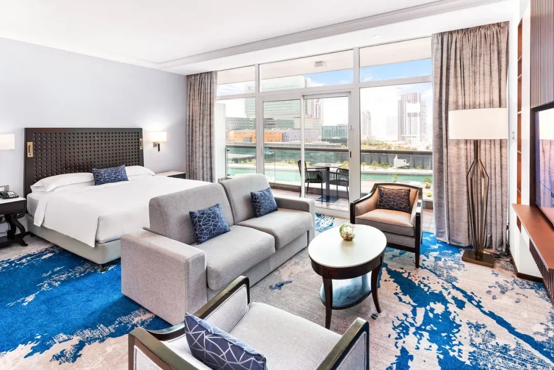 Beach Rotana Hotel - Sea view family room and sofa bed