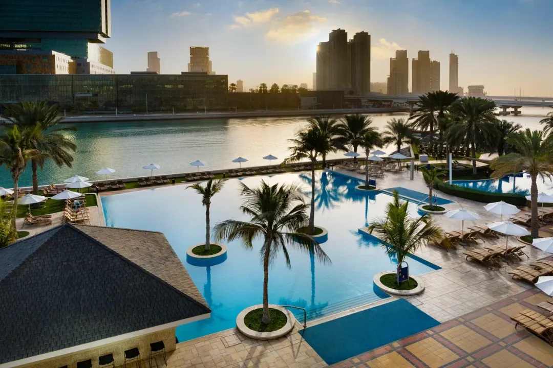 Beach Rotana Hotel - Pool