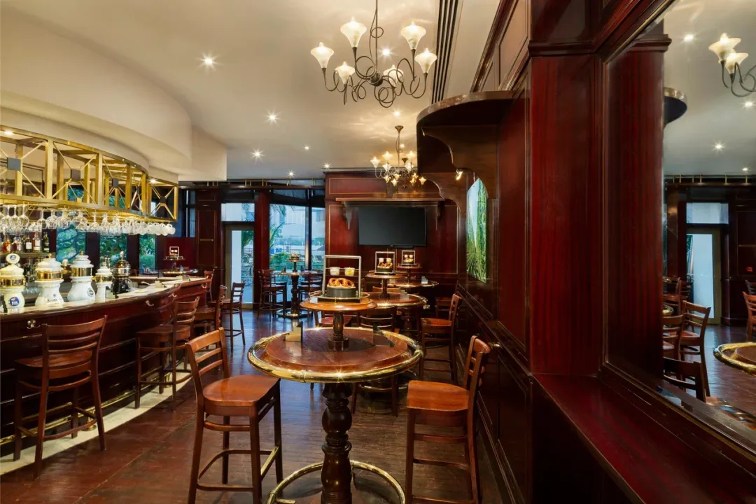 Beach Rotana Hotel - Brauhaus - Bar Area