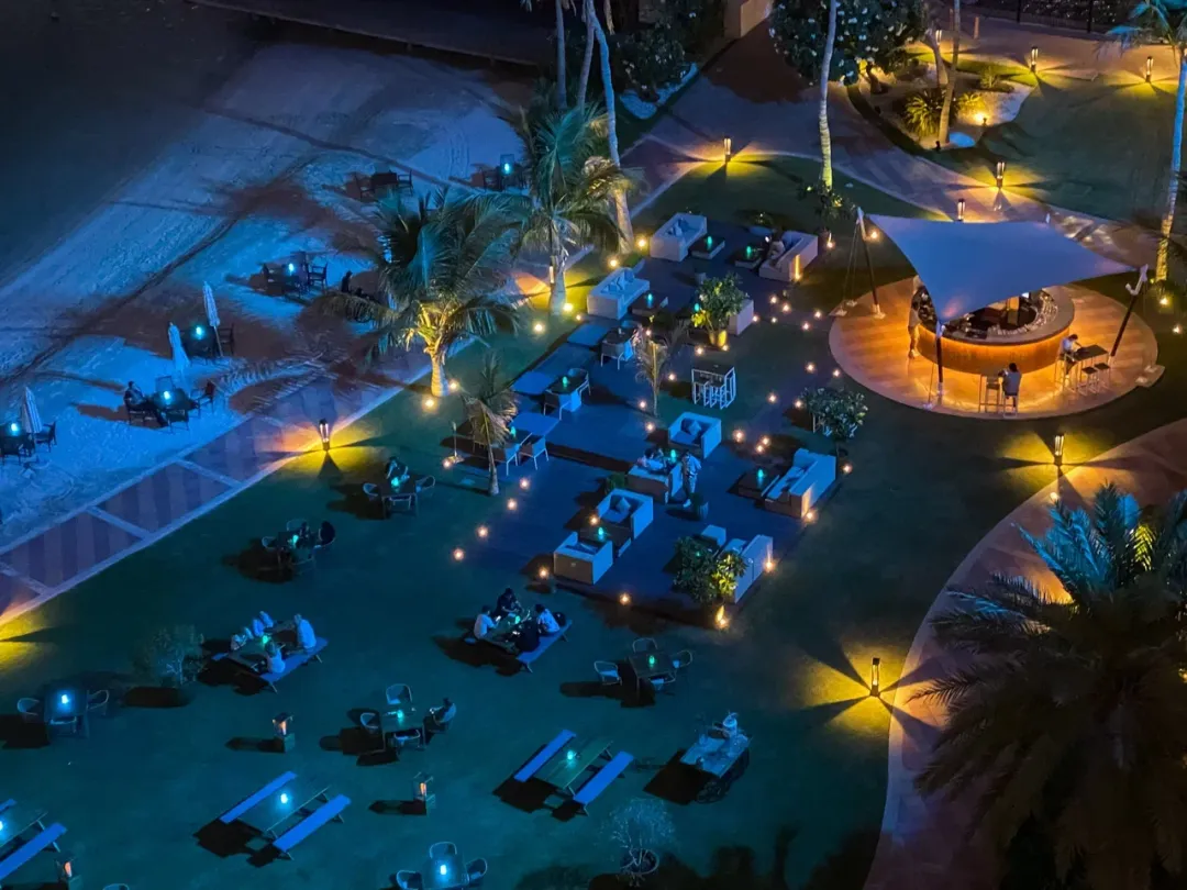 Beach Rotana Hotel - The Garden Restaurant - Aerial View