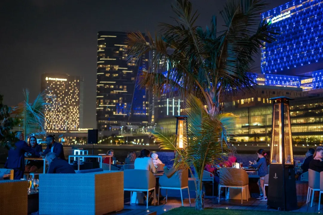 Beach Rotana Hotel - The Garden Restaurant
