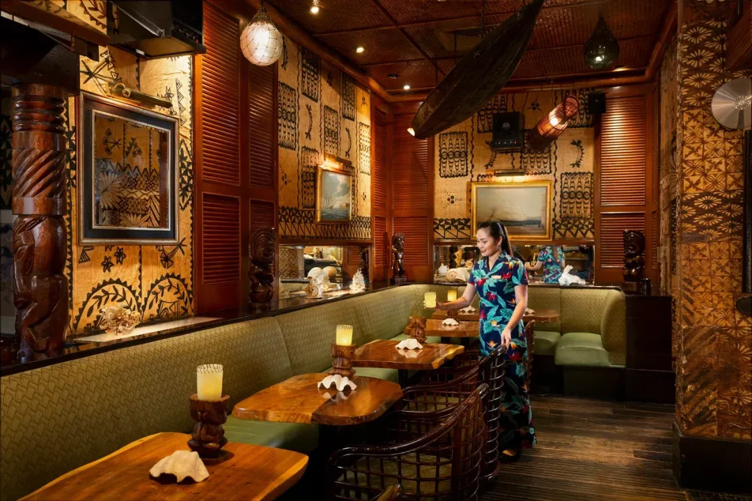 Beach Rotana Hotel - The Trader's Vic - Interior