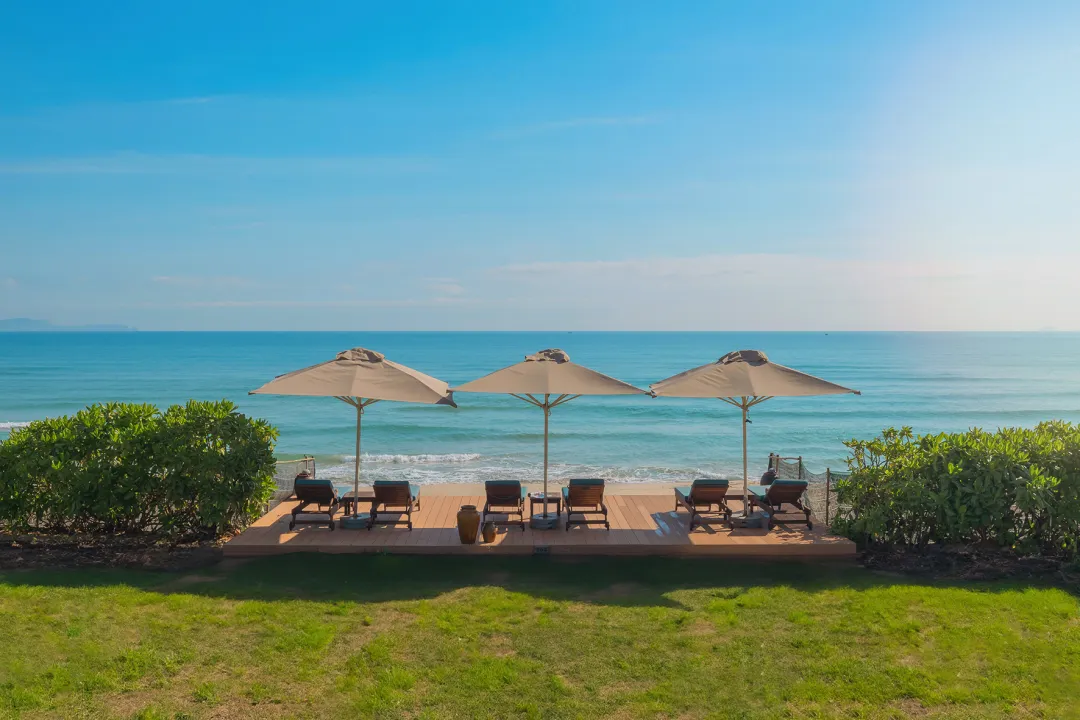Fusion Resort Cam Ranh - Beach Lounge