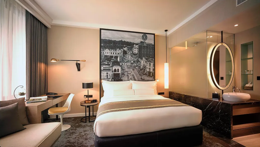Deluxe King Room - Bedroom