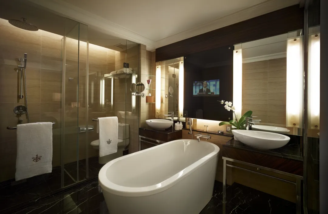 Deluxe Room - Bathroom
