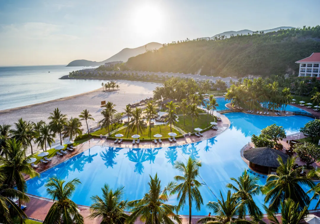 Vinpearl Resort Nha Trang - Pool Over View