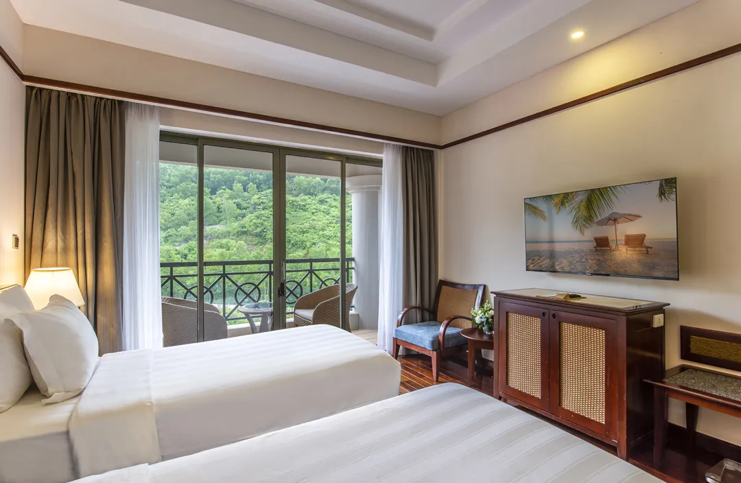Deluxe Twin Bed - Twin Bed with Balcony View