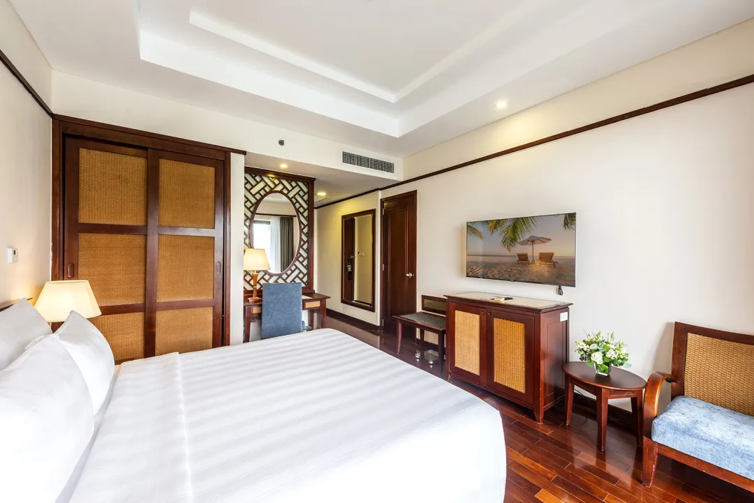 Deluxe Ocean View Queen Bed - Bedroom View