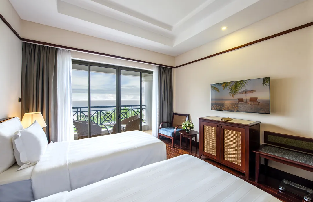 Deluxe Ocean View Twin Bed - Bedroom with Sea View